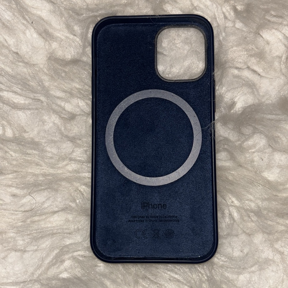 iPhone 12 mini Silicone Case with MagSafe - Deep Navy - Picture 4 of 12